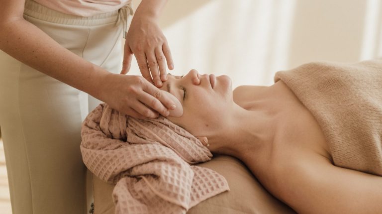 The Do's and Don'ts of Facial Aftercare: Expert Advice for Radiant Results